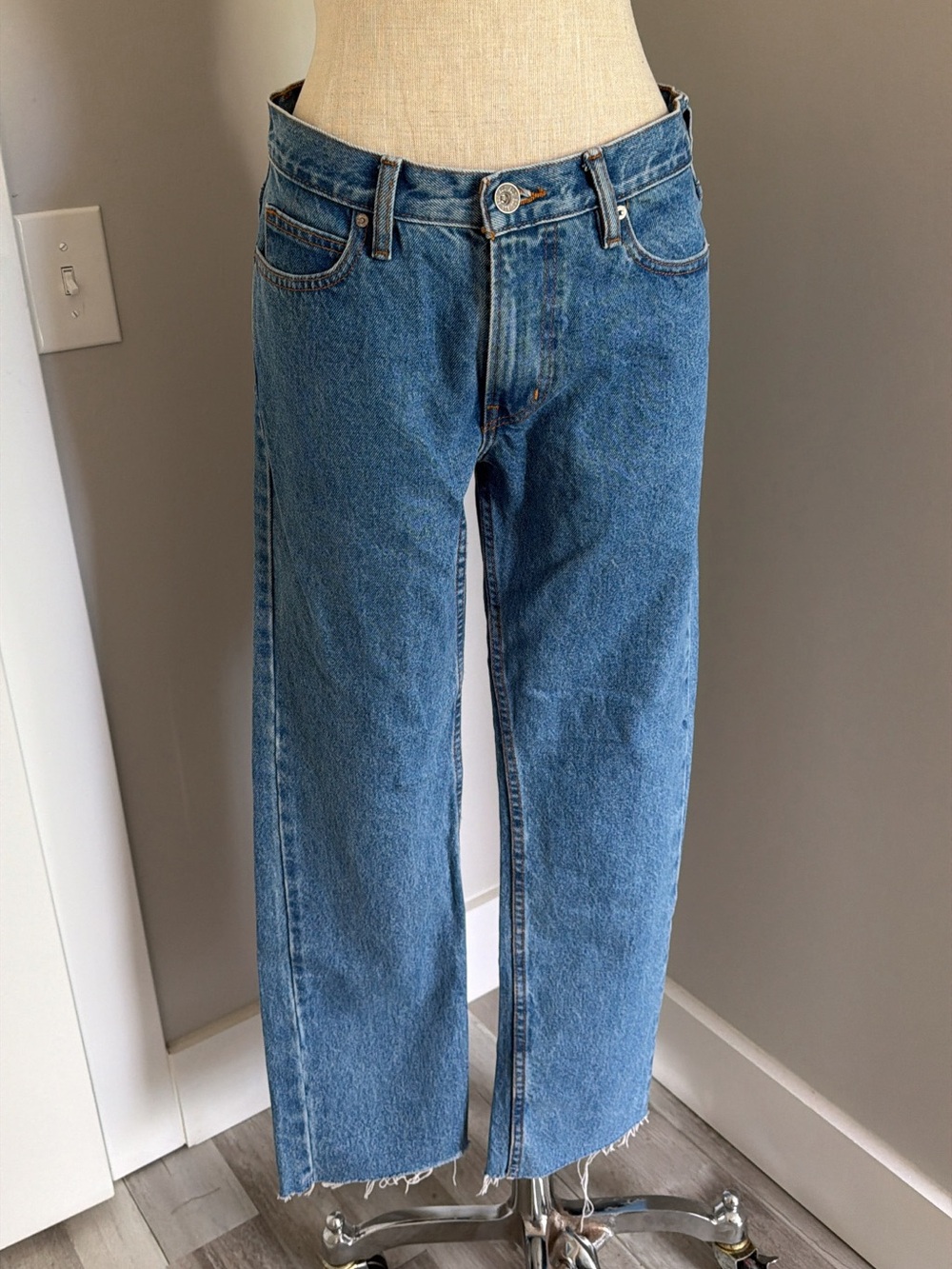 BDG Women's Straight Blue Medium Wash 100% Cotton Denim Slim Fit Jeans Sz 28